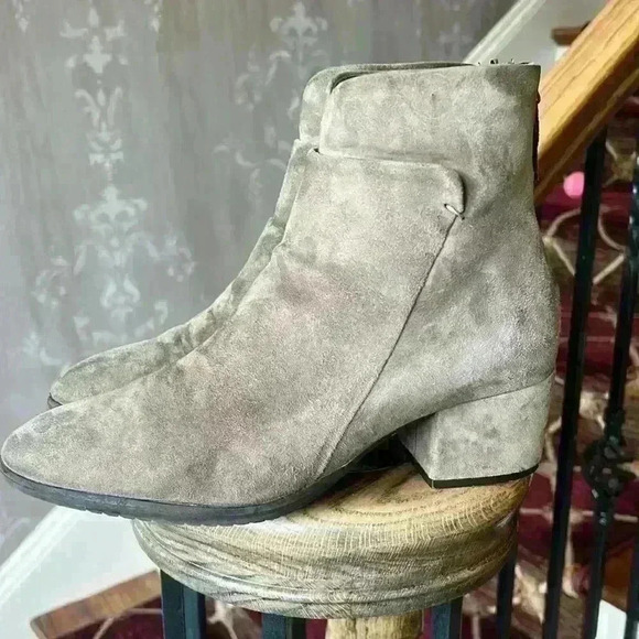 Sesto Meucci Italian ladies Booties. Gray Suede Size 10. Excellent condition. - Picture 10 of 11